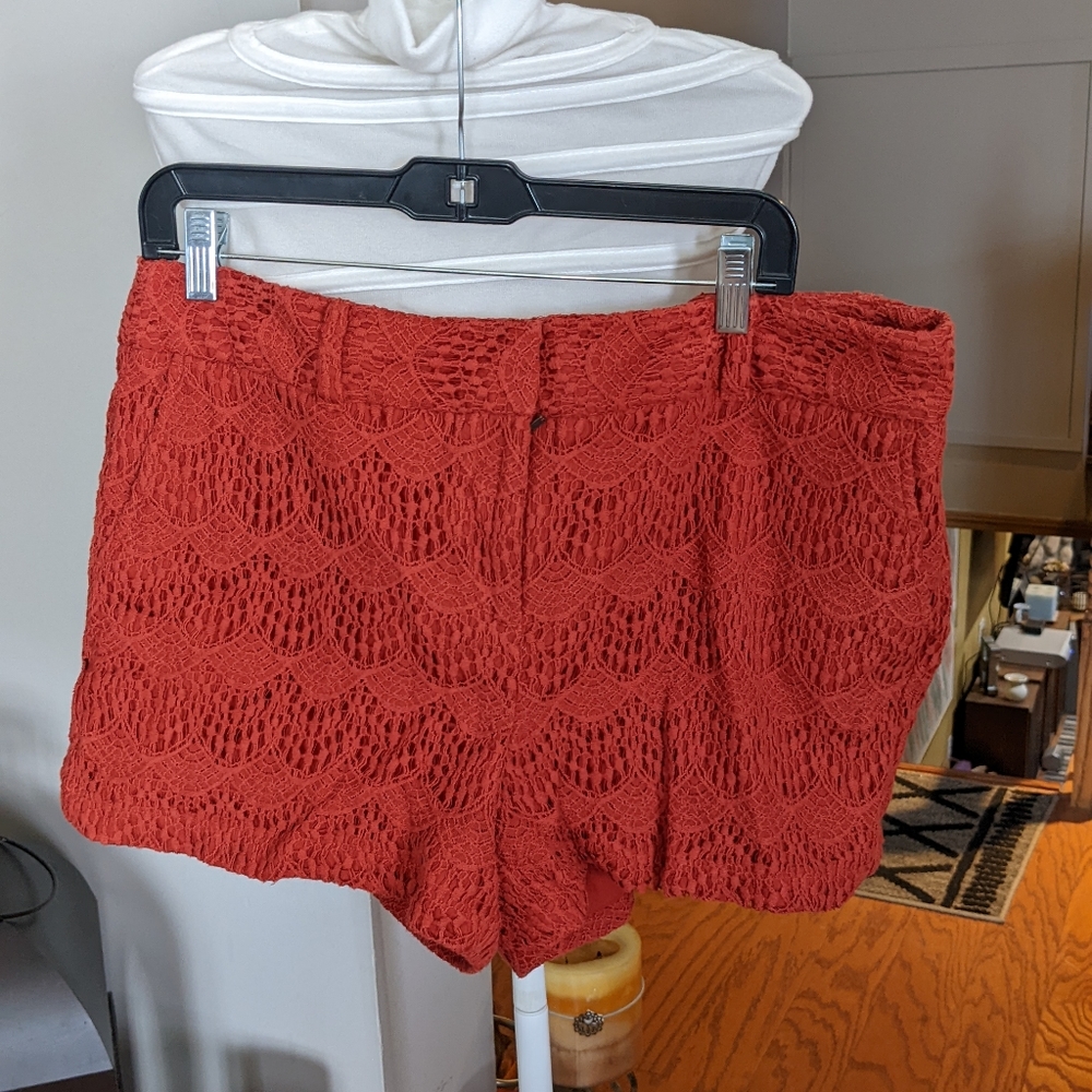 🌞Woman's shorts dropping soon